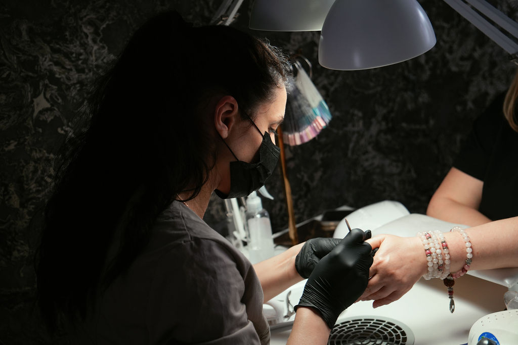 KrisBeauty – Nageldesign bei der Arbeit